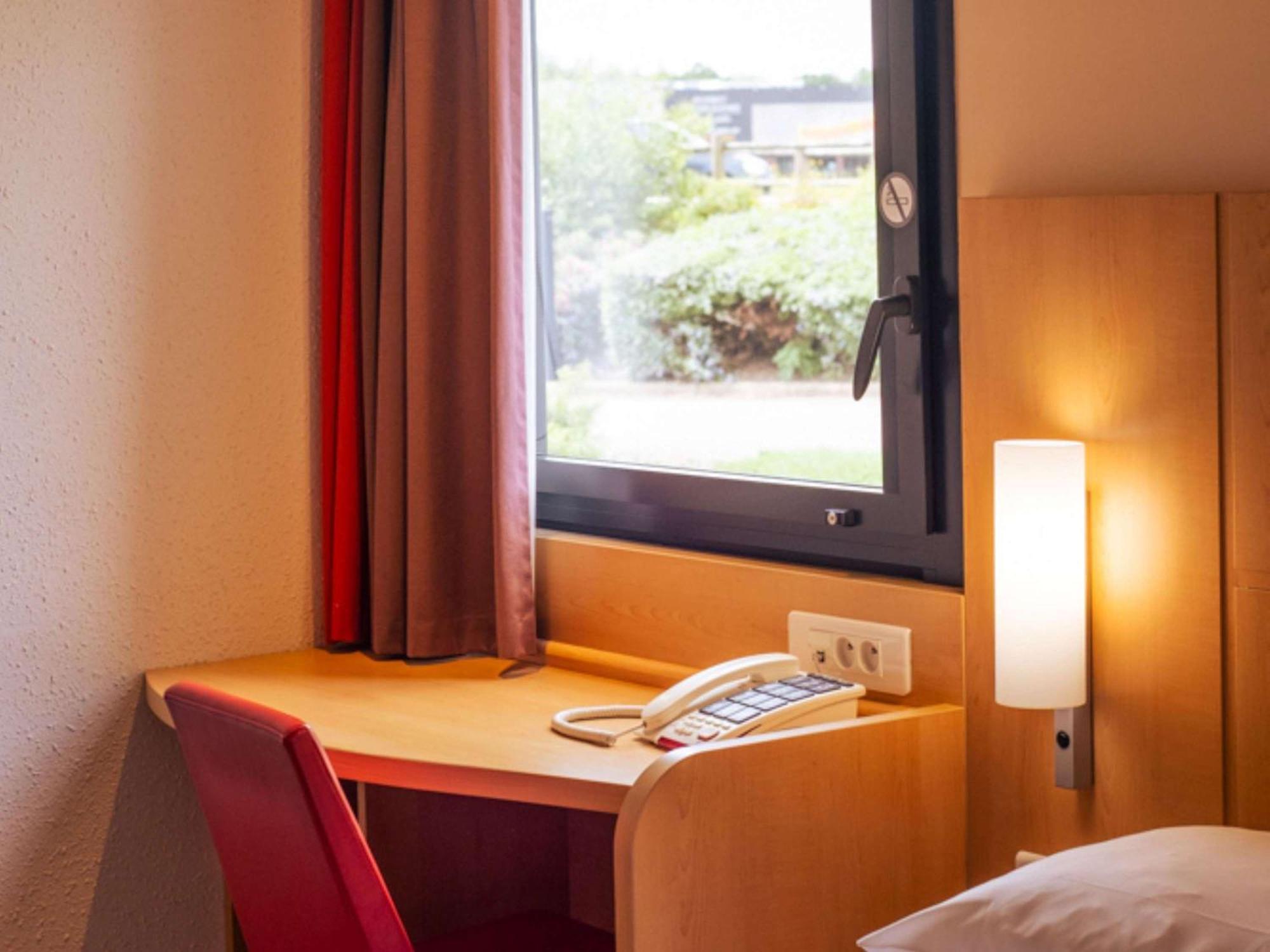 Hotel Ibis Guingamp Coeur De Bretagne Ploumagoar Ngoại thất bức ảnh