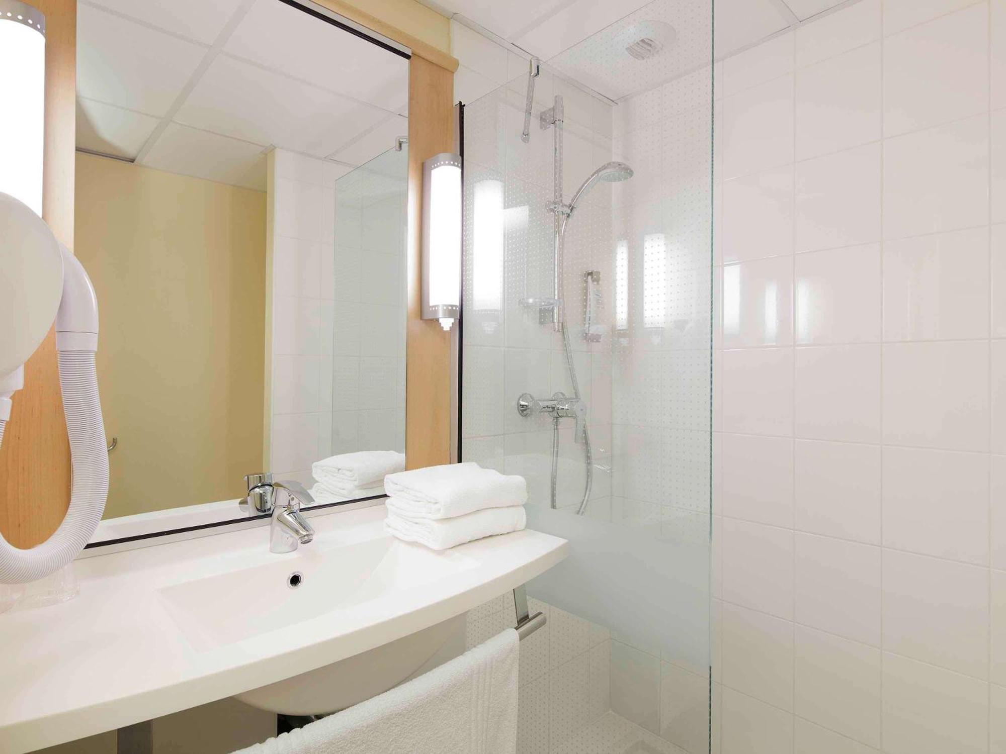 Hotel Ibis Guingamp Coeur De Bretagne Ploumagoar Phòng bức ảnh
