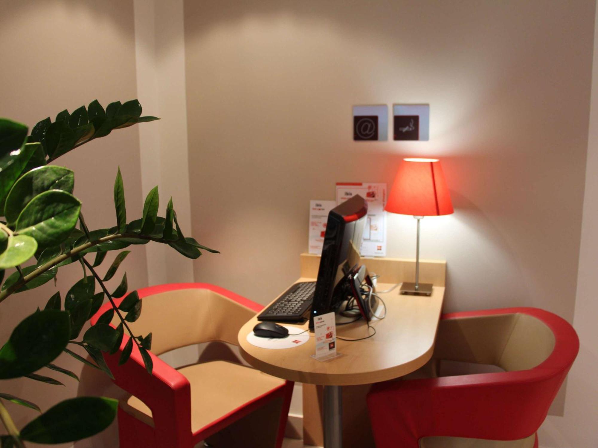 Hotel Ibis Guingamp Coeur De Bretagne Ploumagoar Ngoại thất bức ảnh