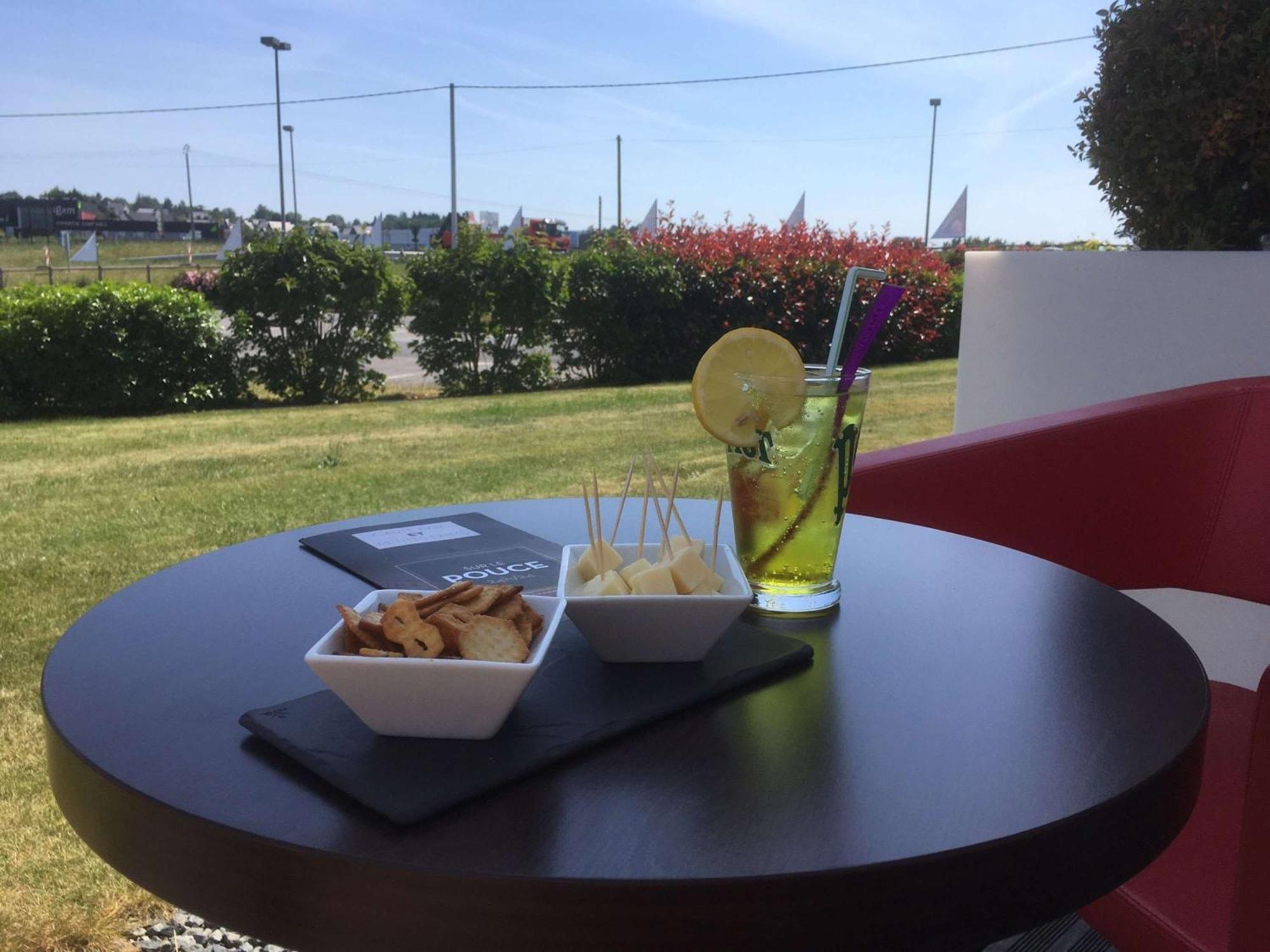 Hotel Ibis Guingamp Coeur De Bretagne Ploumagoar Ngoại thất bức ảnh