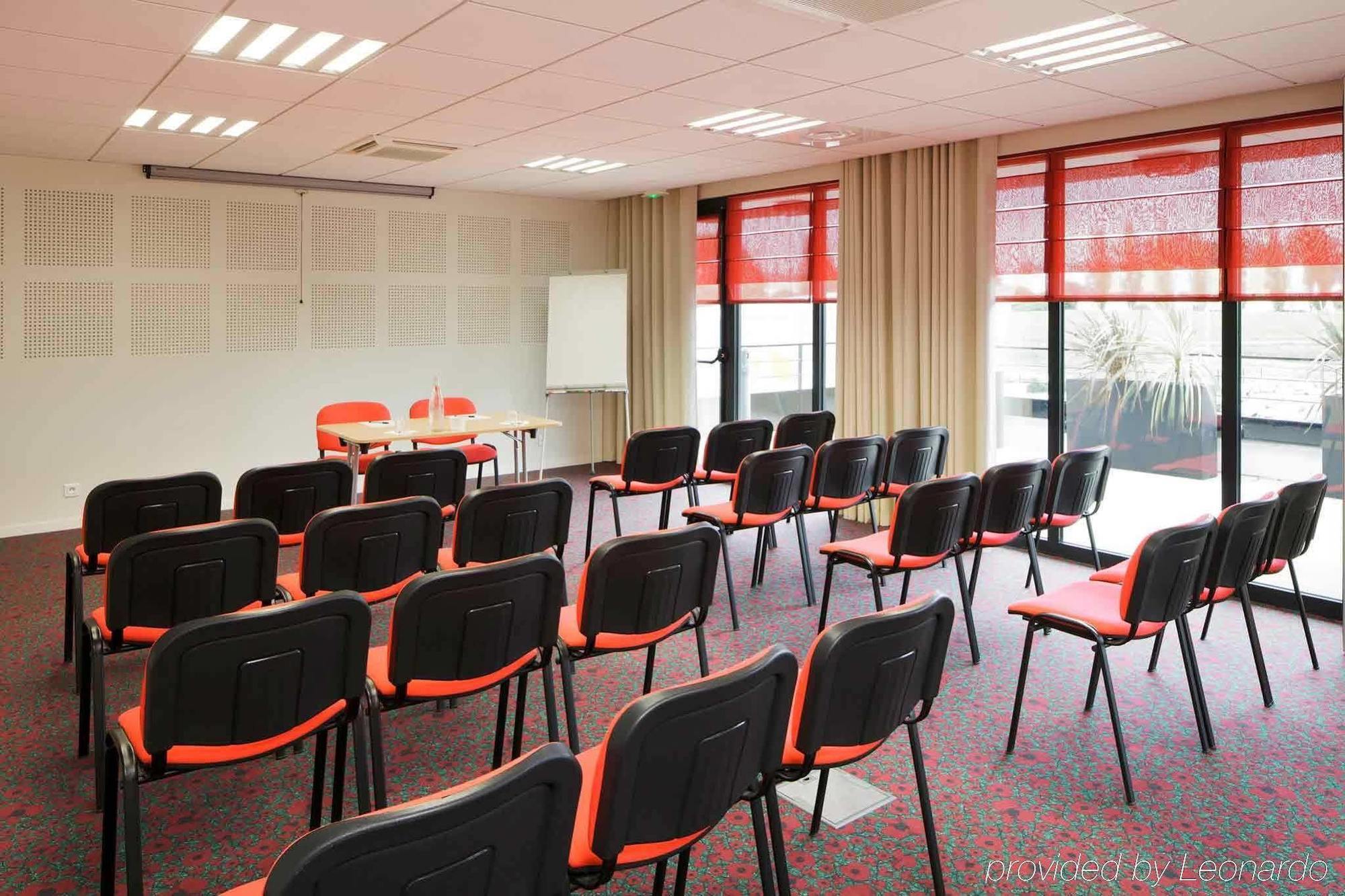 Hotel Ibis Guingamp Coeur De Bretagne Ploumagoar Kinh doanh bức ảnh